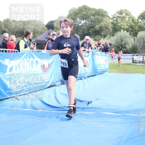 25.08.2024 - Elbe Triathlon Hamburg H.Heesch http://msf.ph/oto/6883178 25.08.2024 12:58:14 Ziel 1604, 1792, 1793, 1825, 1829 meine-sportfotos.de
