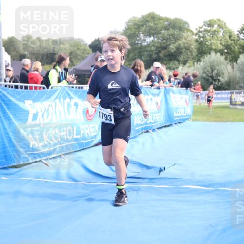25.08.2024 - Elbe Triathlon Hamburg H.Heesch http://msf.ph/oto/6883181 25.08.2024 12:58:14 Ziel 1604, 1792, 1793, 1825, 1829 meine-sportfotos.de