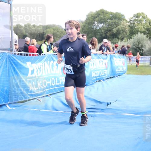 25.08.2024 - Elbe Triathlon Hamburg H.Heesch http://msf.ph/oto/6883183 25.08.2024 12:58:14 Ziel 1604, 1792, 1793, 1825, 1829 meine-sportfotos.de
