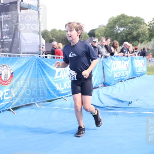 25.08.2024 - Elbe Triathlon Hamburg H.Heesch http://msf.ph/oto/6883188 25.08.2024 12:58:15 Ziel 1793, 1825, 1829 meine-sportfotos.de