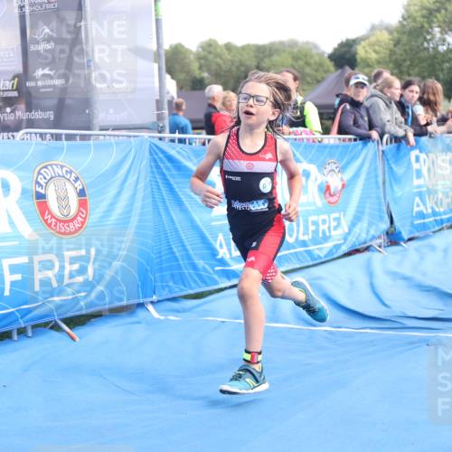 25.08.2024 - Elbe Triathlon Hamburg H.Heesch http://msf.ph/oto/6883206 25.08.2024 12:58:19 Ziel 1793, 1814, 1825, 1829 meine-sportfotos.de