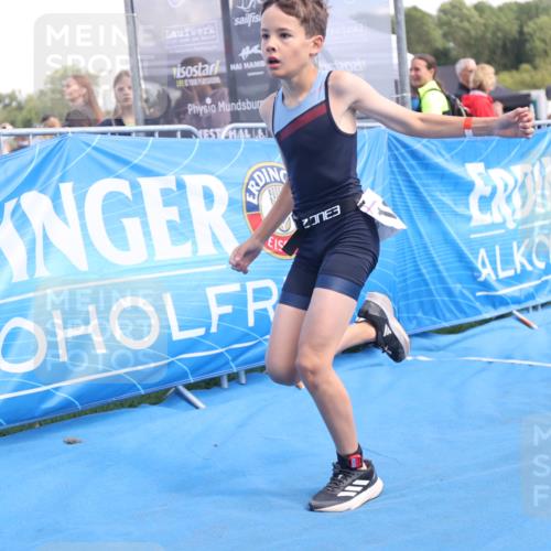 25.08.2024 - Elbe Triathlon Hamburg H.Heesch http://msf.ph/oto/6883224 25.08.2024 12:58:21 Ziel 1793, 1814, 1825, 1829 meine-sportfotos.de