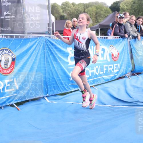 25.08.2024 - Elbe Triathlon Hamburg H.Heesch http://msf.ph/oto/6883242 25.08.2024 12:58:25 Ziel 1784, 1814, 1825, 1829 meine-sportfotos.de