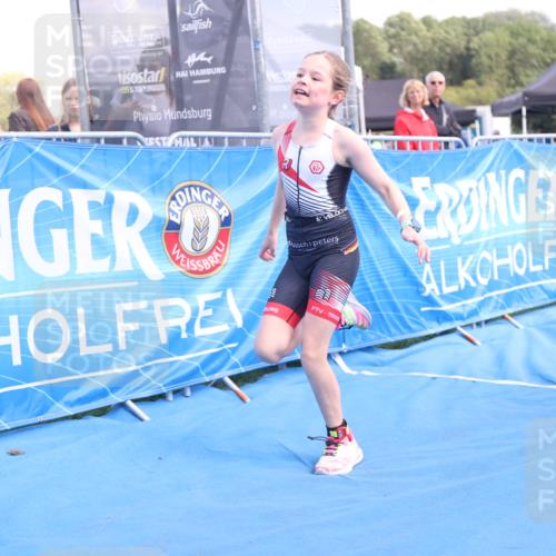 25.08.2024 - Elbe Triathlon Hamburg H.Heesch http://msf.ph/oto/6883247 25.08.2024 12:58:25 Ziel 1784, 1814, 1825, 1829 meine-sportfotos.de