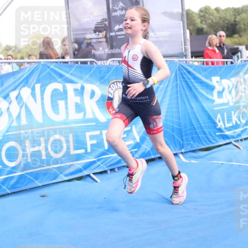 25.08.2024 - Elbe Triathlon Hamburg H.Heesch http://msf.ph/oto/6883249 25.08.2024 12:58:26 Ziel 1784, 1814, 1825, 1829 meine-sportfotos.de