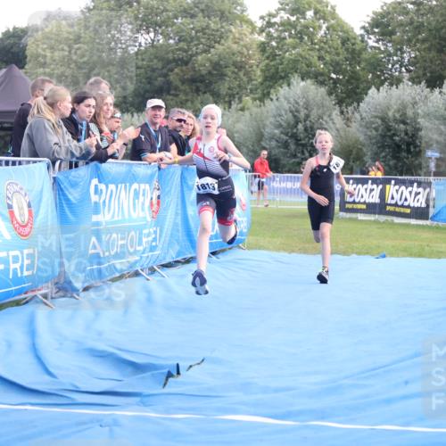 25.08.2024 - Elbe Triathlon Hamburg H.Heesch http://msf.ph/oto/6883285 25.08.2024 12:58:59 Ziel 1813, 1819 meine-sportfotos.de