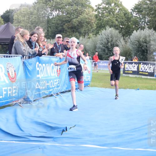 25.08.2024 - Elbe Triathlon Hamburg H.Heesch http://msf.ph/oto/6883287 25.08.2024 12:58:59 Ziel 1813, 1819 meine-sportfotos.de