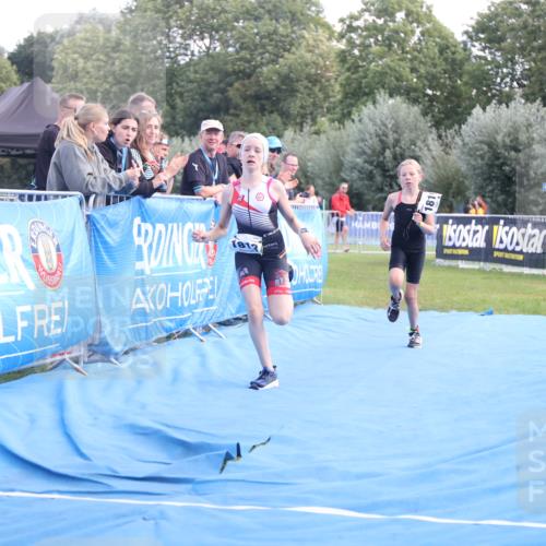 25.08.2024 - Elbe Triathlon Hamburg H.Heesch http://msf.ph/oto/6883288 25.08.2024 12:58:59 Ziel 1813, 1819 meine-sportfotos.de