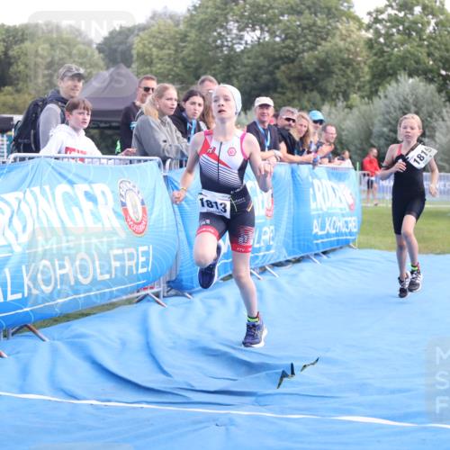 25.08.2024 - Elbe Triathlon Hamburg H.Heesch http://msf.ph/oto/6883292 25.08.2024 12:58:59 Ziel 1813, 1819 meine-sportfotos.de