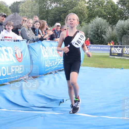 25.08.2024 - Elbe Triathlon Hamburg H.Heesch http://msf.ph/oto/6883301 25.08.2024 12:59:01 Ziel 1813, 1819 meine-sportfotos.de