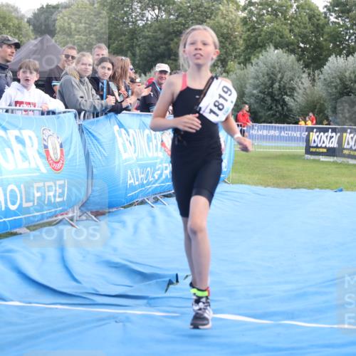 25.08.2024 - Elbe Triathlon Hamburg H.Heesch http://msf.ph/oto/6883302 25.08.2024 12:59:01 Ziel 1813, 1819 meine-sportfotos.de