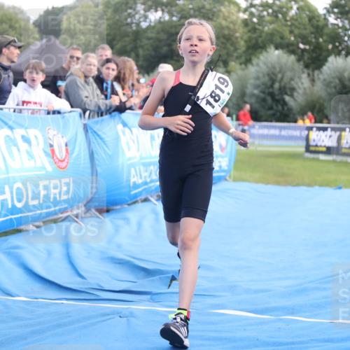 25.08.2024 - Elbe Triathlon Hamburg H.Heesch http://msf.ph/oto/6883304 25.08.2024 12:59:01 Ziel 1813, 1819 meine-sportfotos.de