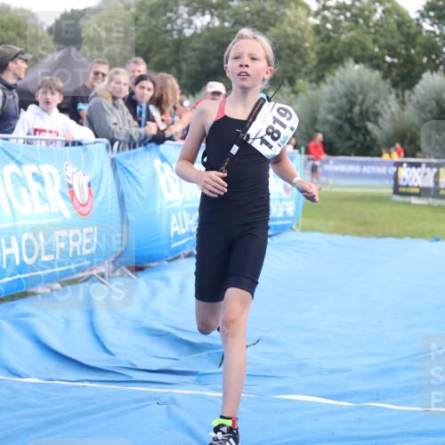 25.08.2024 - Elbe Triathlon Hamburg H.Heesch http://msf.ph/oto/6883305 25.08.2024 12:59:01 Ziel 1813, 1819 meine-sportfotos.de