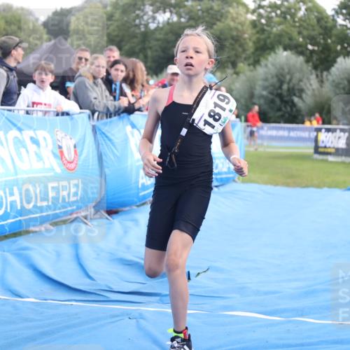 25.08.2024 - Elbe Triathlon Hamburg H.Heesch http://msf.ph/oto/6883306 25.08.2024 12:59:01 Ziel 1813, 1819 meine-sportfotos.de