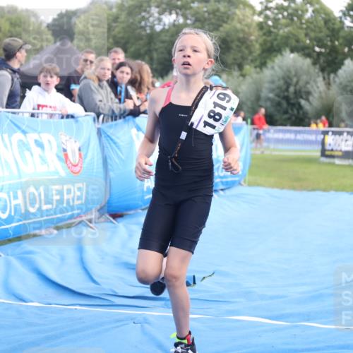 25.08.2024 - Elbe Triathlon Hamburg H.Heesch http://msf.ph/oto/6883307 25.08.2024 12:59:01 Ziel 1813, 1819 meine-sportfotos.de
