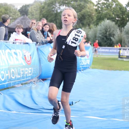 25.08.2024 - Elbe Triathlon Hamburg H.Heesch http://msf.ph/oto/6883308 25.08.2024 12:59:01 Ziel 1813, 1819 meine-sportfotos.de