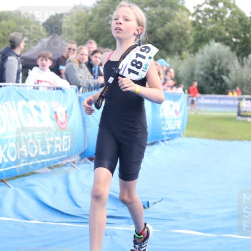25.08.2024 - Elbe Triathlon Hamburg H.Heesch http://msf.ph/oto/6883310 25.08.2024 12:59:01 Ziel 1813, 1819 meine-sportfotos.de