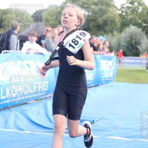 25.08.2024 - Elbe Triathlon Hamburg H.Heesch http://msf.ph/oto/6883312 25.08.2024 12:59:01 Ziel 1813, 1819 meine-sportfotos.de