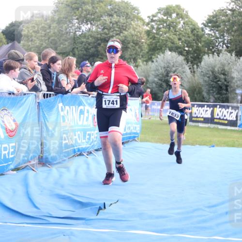 25.08.2024 - Elbe Triathlon Hamburg H.Heesch http://msf.ph/oto/6883333 25.08.2024 12:59:19 Ziel 1741, 1843, 1853 meine-sportfotos.de