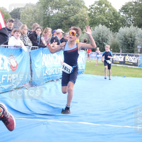 25.08.2024 - Elbe Triathlon Hamburg H.Heesch http://msf.ph/oto/6883344 25.08.2024 12:59:21 Ziel 1741, 1843, 1853 meine-sportfotos.de