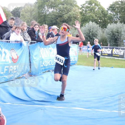 25.08.2024 - Elbe Triathlon Hamburg H.Heesch http://msf.ph/oto/6883345 25.08.2024 12:59:21 Ziel 1741, 1843, 1853 meine-sportfotos.de