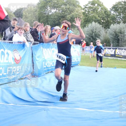 25.08.2024 - Elbe Triathlon Hamburg H.Heesch http://msf.ph/oto/6883346 25.08.2024 12:59:21 Ziel 1741, 1843, 1853 meine-sportfotos.de