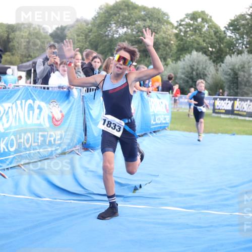 25.08.2024 - Elbe Triathlon Hamburg H.Heesch http://msf.ph/oto/6883351 25.08.2024 12:59:21 Ziel 1741, 1843, 1853 meine-sportfotos.de