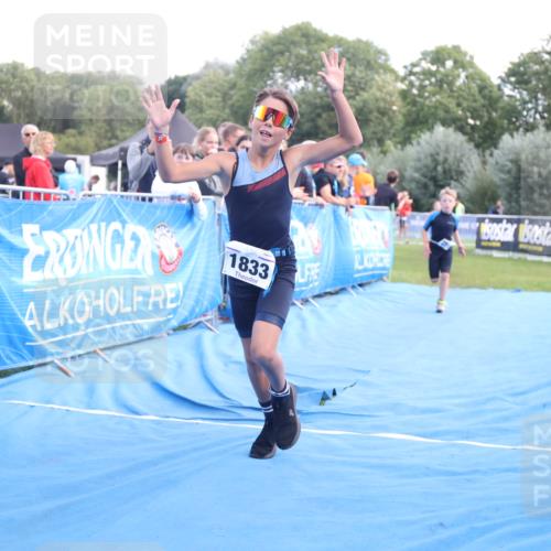 25.08.2024 - Elbe Triathlon Hamburg H.Heesch http://msf.ph/oto/6883354 25.08.2024 12:59:21 Ziel 1741, 1843, 1853 meine-sportfotos.de
