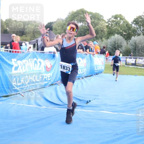 25.08.2024 - Elbe Triathlon Hamburg H.Heesch http://msf.ph/oto/6883355 25.08.2024 12:59:21 Ziel 1741, 1843, 1853 meine-sportfotos.de
