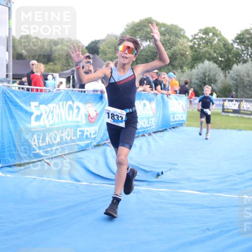 25.08.2024 - Elbe Triathlon Hamburg H.Heesch http://msf.ph/oto/6883356 25.08.2024 12:59:21 Ziel 1741, 1843, 1853 meine-sportfotos.de