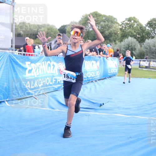 25.08.2024 - Elbe Triathlon Hamburg H.Heesch http://msf.ph/oto/6883358 25.08.2024 12:59:21 Ziel 1741, 1843, 1853 meine-sportfotos.de