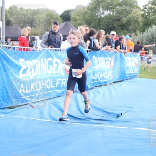 25.08.2024 - Elbe Triathlon Hamburg H.Heesch http://msf.ph/oto/6883366 25.08.2024 12:59:23 Ziel 1741, 1843, 1848, 1853 meine-sportfotos.de