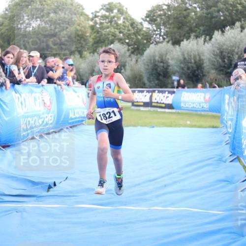 25.08.2024 - Elbe Triathlon Hamburg H.Heesch http://msf.ph/oto/6883401 25.08.2024 12:59:34 Ziel 1821, 1833, 1843, 1848 meine-sportfotos.de