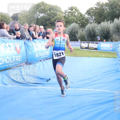 25.08.2024 - Elbe Triathlon Hamburg H.Heesch http://msf.ph/oto/6883407 25.08.2024 12:59:35 Ziel 1821, 1833, 1848 meine-sportfotos.de