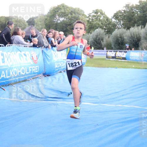 25.08.2024 - Elbe Triathlon Hamburg H.Heesch http://msf.ph/oto/6883409 25.08.2024 12:59:35 Ziel 1821, 1833, 1848 meine-sportfotos.de