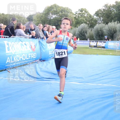 25.08.2024 - Elbe Triathlon Hamburg H.Heesch http://msf.ph/oto/6883410 25.08.2024 12:59:35 Ziel 1821, 1833, 1848 meine-sportfotos.de