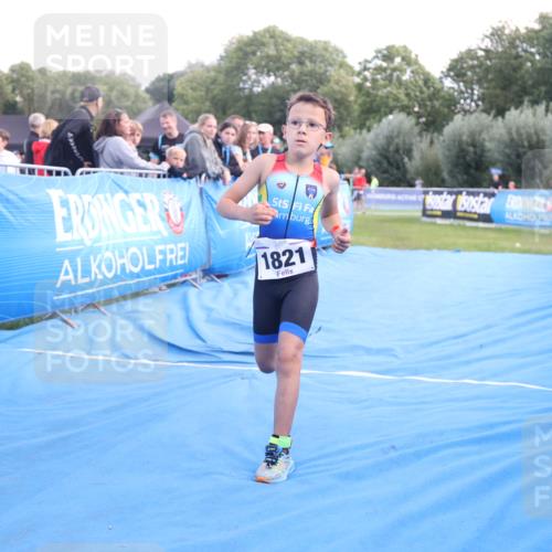 25.08.2024 - Elbe Triathlon Hamburg H.Heesch http://msf.ph/oto/6883411 25.08.2024 12:59:35 Ziel 1821, 1833, 1848 meine-sportfotos.de