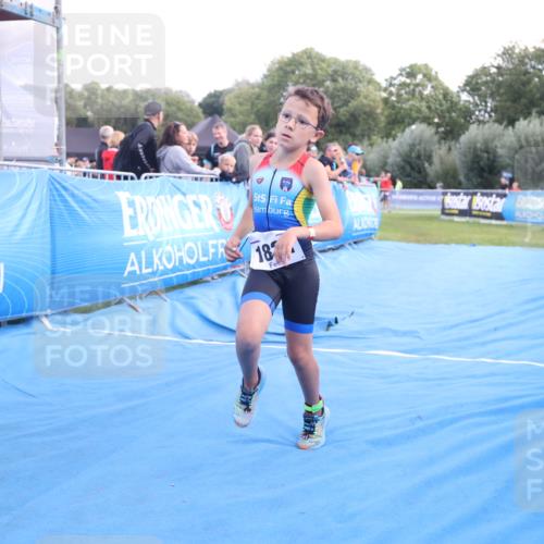 25.08.2024 - Elbe Triathlon Hamburg H.Heesch http://msf.ph/oto/6883414 25.08.2024 12:59:35 Ziel 1821, 1833, 1848 meine-sportfotos.de