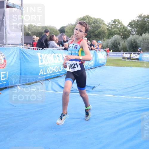25.08.2024 - Elbe Triathlon Hamburg H.Heesch http://msf.ph/oto/6883415 25.08.2024 12:59:35 Ziel 1821, 1833, 1848 meine-sportfotos.de