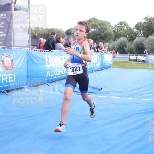 25.08.2024 - Elbe Triathlon Hamburg H.Heesch http://msf.ph/oto/6883416 25.08.2024 12:59:35 Ziel 1821, 1833, 1848 meine-sportfotos.de