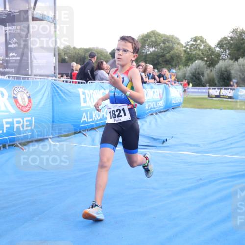 25.08.2024 - Elbe Triathlon Hamburg H.Heesch http://msf.ph/oto/6883417 25.08.2024 12:59:35 Ziel 1821, 1833, 1848 meine-sportfotos.de