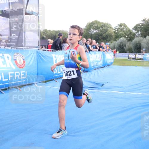 25.08.2024 - Elbe Triathlon Hamburg H.Heesch http://msf.ph/oto/6883418 25.08.2024 12:59:35 Ziel 1821, 1833, 1848 meine-sportfotos.de