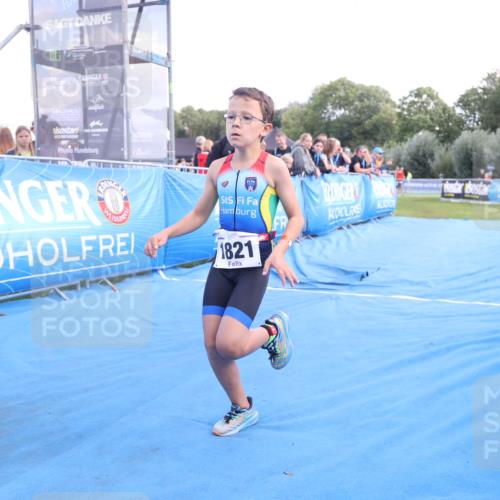 25.08.2024 - Elbe Triathlon Hamburg H.Heesch http://msf.ph/oto/6883420 25.08.2024 12:59:35 Ziel 1821, 1833, 1848 meine-sportfotos.de
