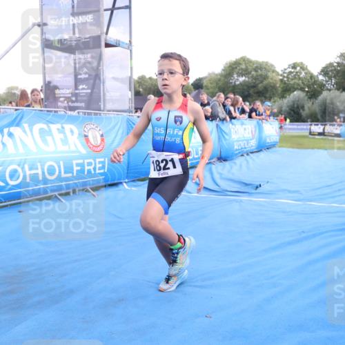 25.08.2024 - Elbe Triathlon Hamburg H.Heesch http://msf.ph/oto/6883421 25.08.2024 12:59:35 Ziel 1821, 1833, 1848 meine-sportfotos.de