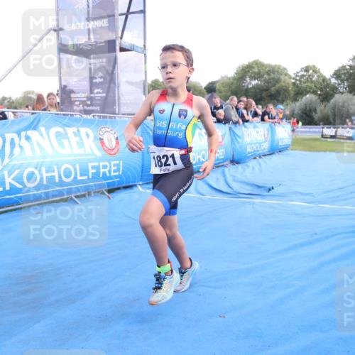 25.08.2024 - Elbe Triathlon Hamburg H.Heesch http://msf.ph/oto/6883422 25.08.2024 12:59:35 Ziel 1821, 1833, 1848 meine-sportfotos.de