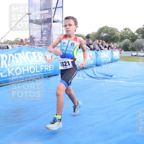 25.08.2024 - Elbe Triathlon Hamburg H.Heesch http://msf.ph/oto/6883423 25.08.2024 12:59:35 Ziel 1821, 1833, 1848 meine-sportfotos.de