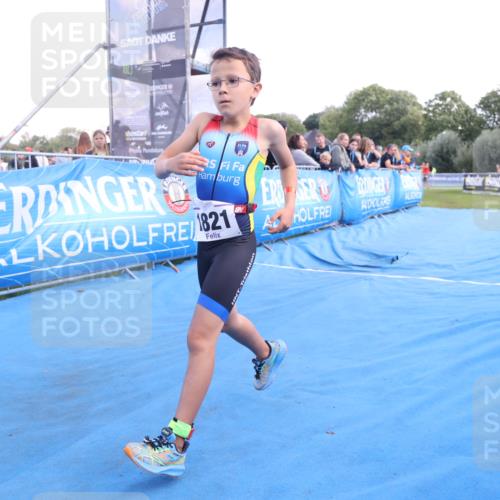 25.08.2024 - Elbe Triathlon Hamburg H.Heesch http://msf.ph/oto/6883424 25.08.2024 12:59:35 Ziel 1821, 1833, 1848 meine-sportfotos.de