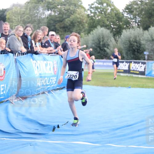 25.08.2024 - Elbe Triathlon Hamburg H.Heesch http://msf.ph/oto/6883501 25.08.2024 13:00:45 Ziel 1820 meine-sportfotos.de
