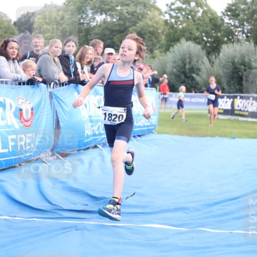 25.08.2024 - Elbe Triathlon Hamburg H.Heesch http://msf.ph/oto/6883505 25.08.2024 13:00:45 Ziel 1820 meine-sportfotos.de