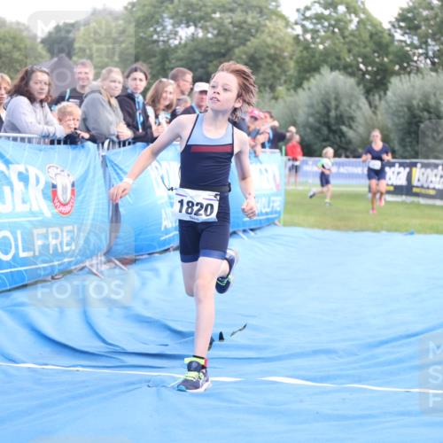 25.08.2024 - Elbe Triathlon Hamburg H.Heesch http://msf.ph/oto/6883506 25.08.2024 13:00:45 Ziel 1820 meine-sportfotos.de